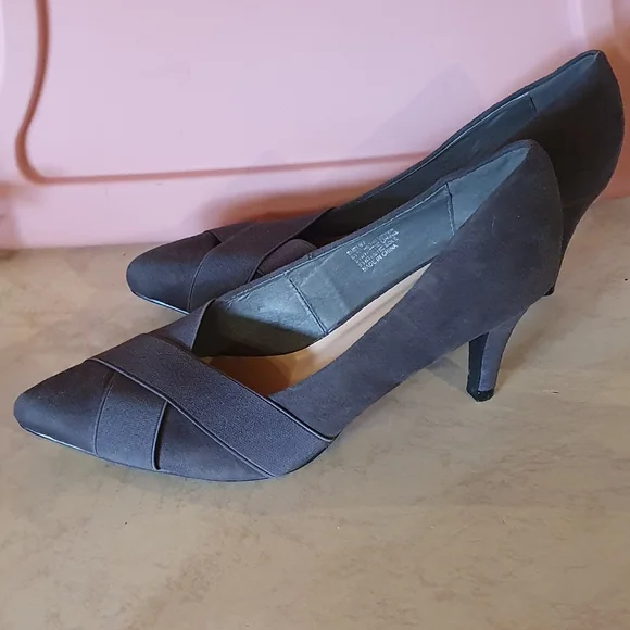 Size 9 Savannah grey pointy toe heel - Picture 3 of 7